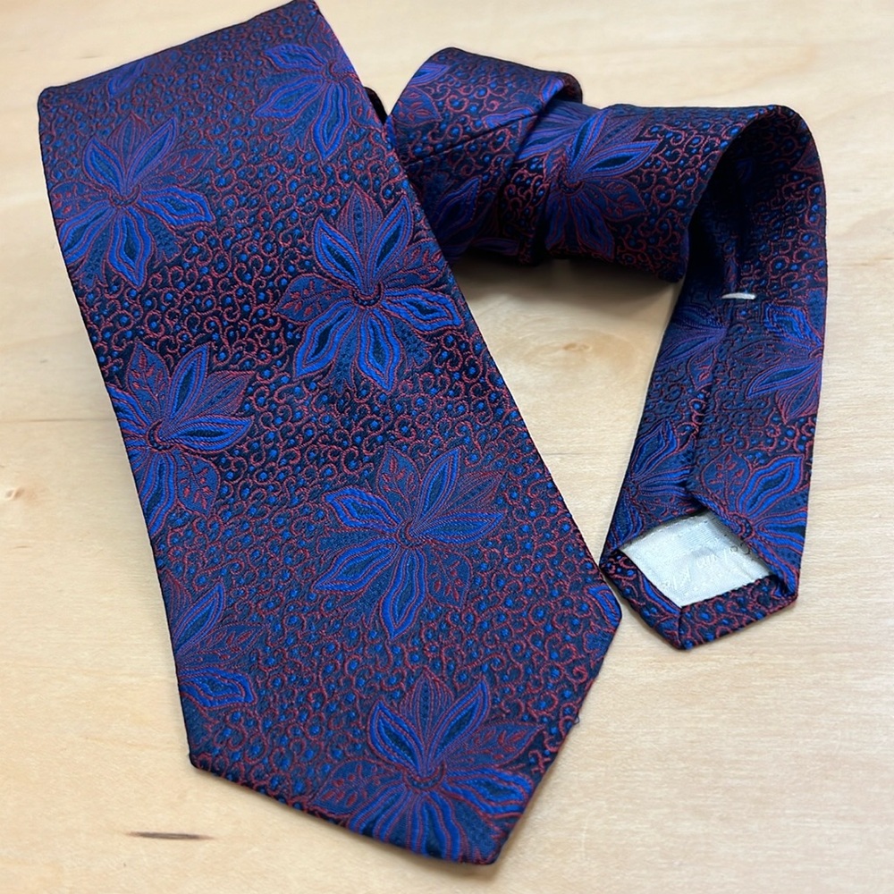 Vtg CALVIN KLEIN Silk Tie Blue Red Floral Italian Fabric Made in USA 90s Design